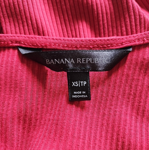 Banana Republic - Red Top - Size Small - Picture 3 of 4